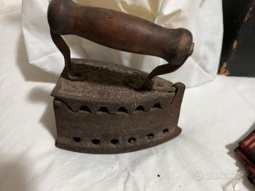 Ferro da stiro antico