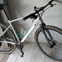 bici Gravel con flat bar