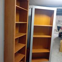 DUE SCAFFALATURE IN LEGNO