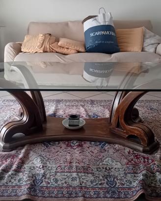 Tavolo in vetro con base in legno lavorata – 200 €