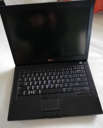 PC portatile marchio DELL 