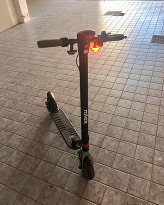 Monopattino elettrico nilox s1