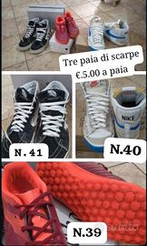 Tre paia di scarpe da calcetto e da passeggio 