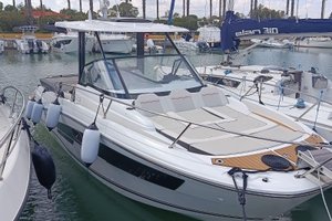 Barca a motore jeanneau cap camart 9