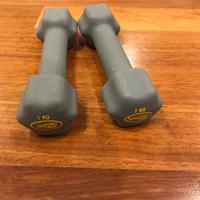 Pesi da 1 kg e palette per nuoto