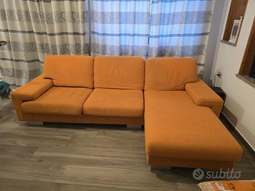 Divano con chaise longue 