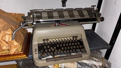 Macchina da scrivere vintage EVEREST-Carello Lungo