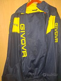 felpa givova con pantaloni