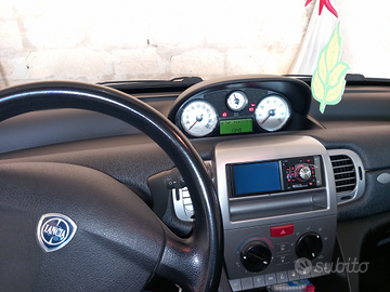 Lancia y