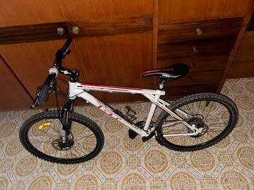 Mountain bike Avalanche gt 4.0