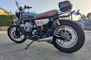Moto guzzi v35 café racer