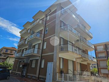 4 LOCALI A DIANO MARINA