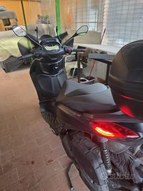 Scooter Beverly 400 S nero