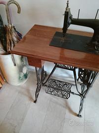 Macchina da cucire antica