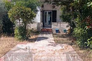 Villa a schiera centrale con giardino
