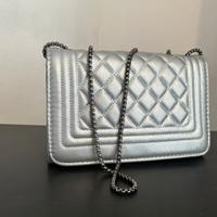 Borsa argento trapuntata a tracolla