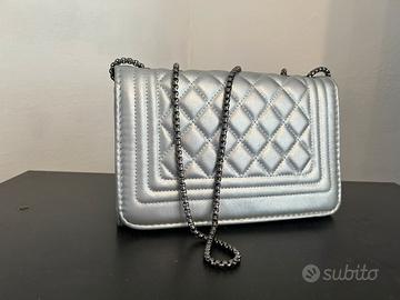 Borsa argento trapuntata a tracolla
