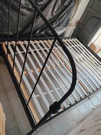 Letto con struttura in ferro alla francese 