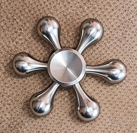 fidget spinner in metallo a sei braccia