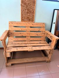 Divano in legno 