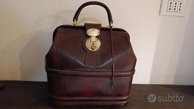 borsa  in pelle marrone con chiusura a scatto