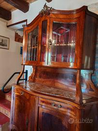 credenza massiccia antica 