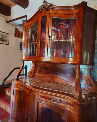 credenza massiccia antica 