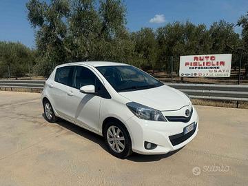 Toyota Yaris 1.0 BENZINA ''navig, retr,'' 2012 neo