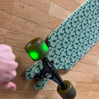 Longboard con ruote luminose
