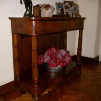 consolle in noce con cassetto
