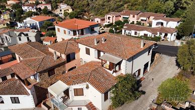 Villetta a schiera Terratetto con cantina e giardi
