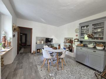 6 LOCALI A TRISOBBIO