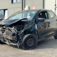 TOYOTA AYGO per ricambi usati 1KR