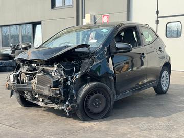 TOYOTA AYGO per ricambi usati 1KR