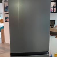 Frigo Total no frost Hotpoint Ariston da sistemare