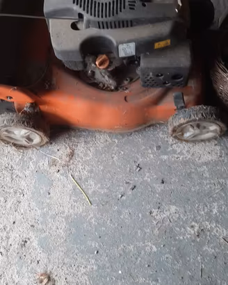 tosaerba a benzina