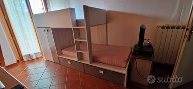 Struttura Letto a Castello Sfalsato con Armadio