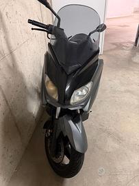 YAMAHA X-MAX 250