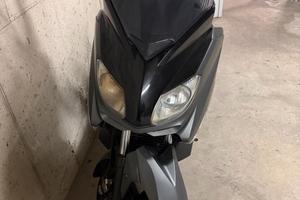 YAMAHA X-MAX 250