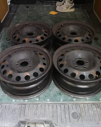 cerchi in ferro da 16 ford connect 5 fori