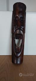Maschera africana artigianale in legno