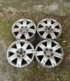 4 cerchi in lega Volkswagen + 8 porta gomme 16"
