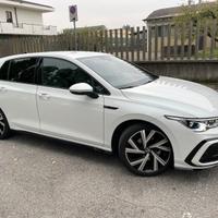 Volkswagen Golf 8 R-Line 1.5 eTSI DSG - 150 CV