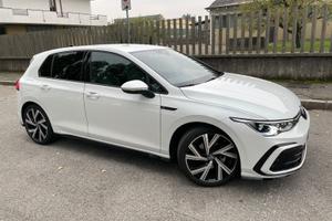 Volkswagen Golf 8 R-Line 1.5 eTSI DSG - 150 CV