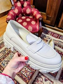 Mocassino in pelle Ovyè con suola carro armato, 39