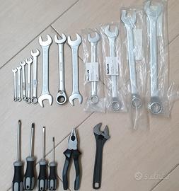 Kit chiavi pinze cacciaviti professionali nuovi