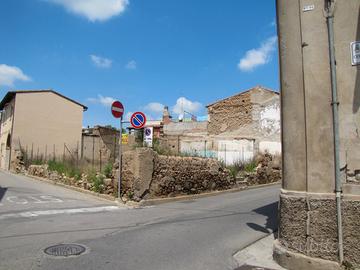 Lotto edificabile ad angolo su 2 strade