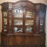 Mobili stile antico. 