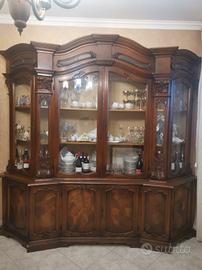 Mobili stile antico. 