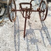 Attrezzi agricoli antichi .